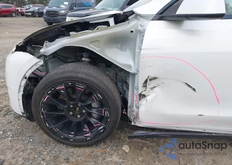 2020 Tesla Model Y Long Range Dual Motor All-Wheel Drive z USA, uszkodzony, nr VIN 5YJYGDEE3LF049077